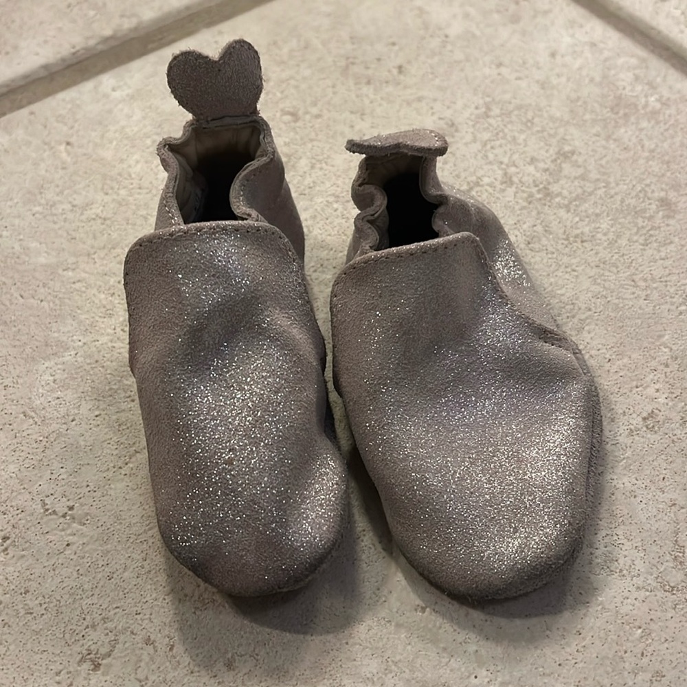 Good condition, pale pink metallic robeez